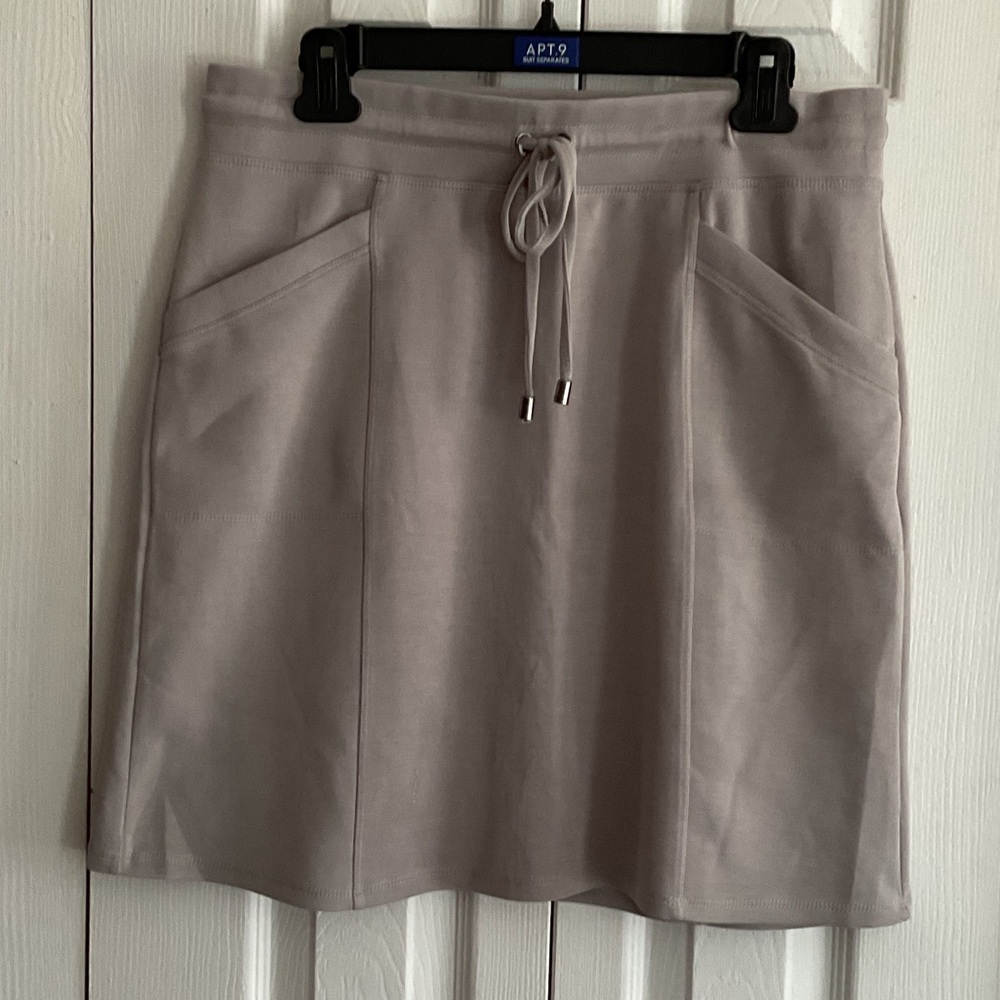 Cable & Gauge Women's A-Line Tennis Style Drawstring Skirt in Light Taupe